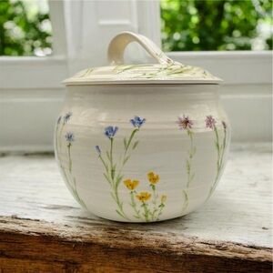 Signed Studio Pottery Stoneware Jar w/ Lid by Janice Sugg (1990) – Hand-Painted
